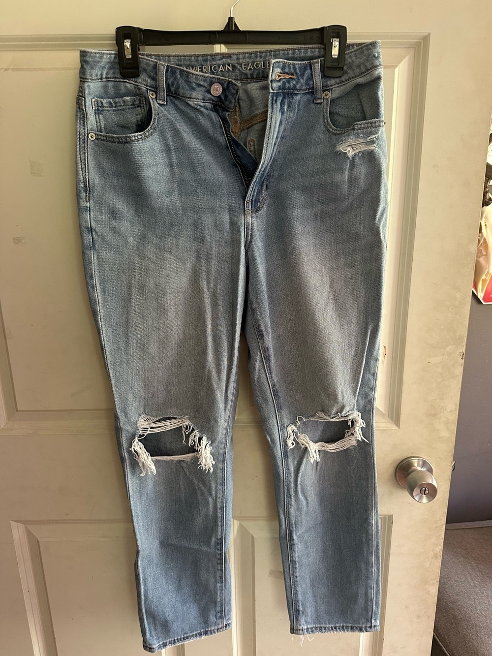 American Eagle Outfitters Light Blue Distressed Mom Jeans